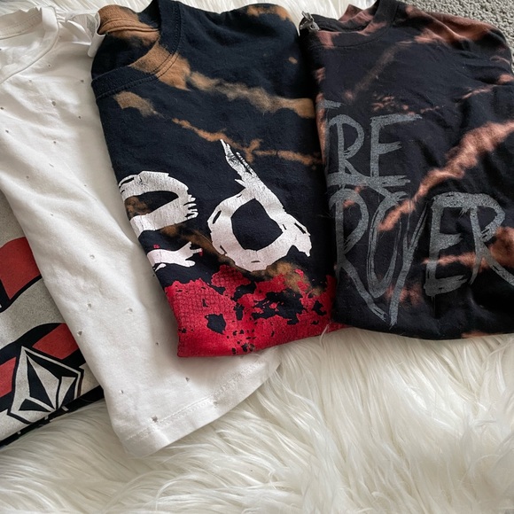 ‼️BLOWOUT SALE‼️5/$25 Bleach dye band shirts - Picture 16 of 17